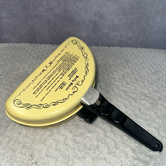 Vintage Mirro French Puffy Omlet Maker With Recipes - Picture 4 of 6